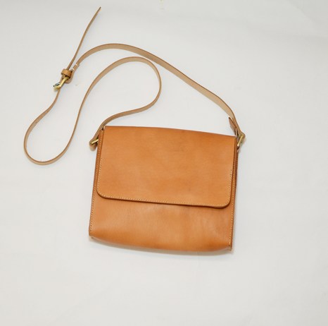 褐橘色側背包1